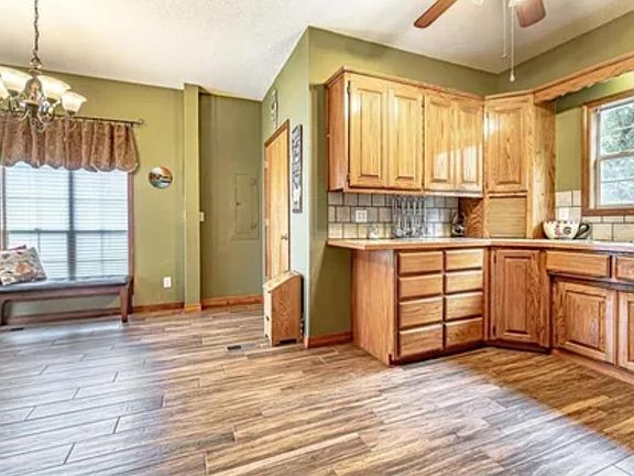 4th image of 1205 W Rolling Oaks Ln