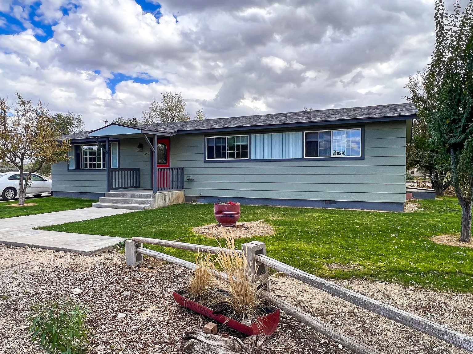 3 bed, 1400 sqft, $1,600 — Photo 1