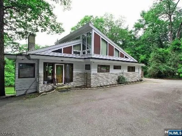 297 Terhune Dr, Wayne, NJ 07470