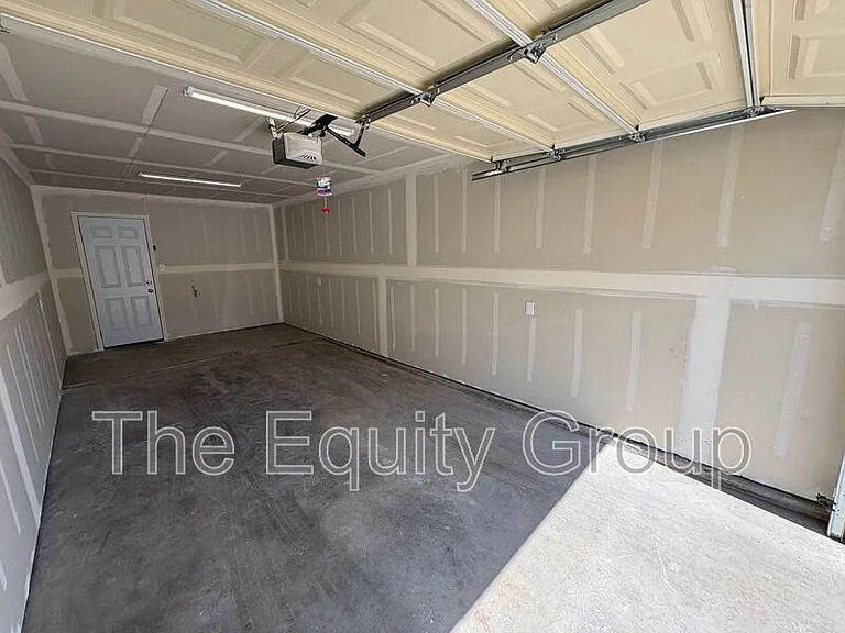 1469 Ben Franklin Ave — Photo 2