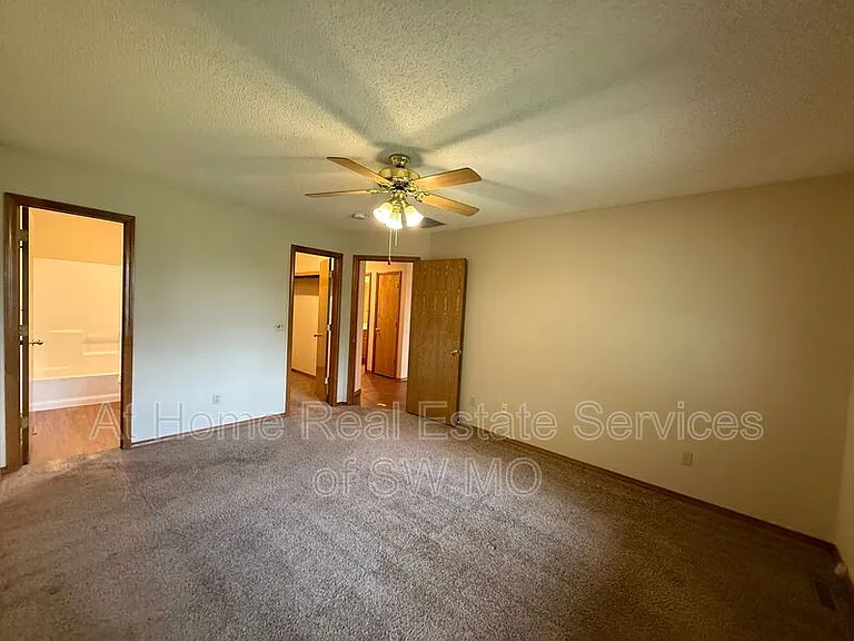 4121 S Parkcrest Ave — Photo 5