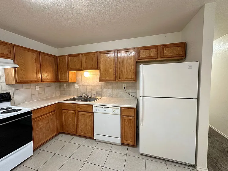 5007 John David Dr — Photo 8
