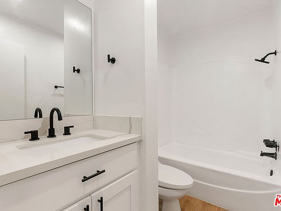 5th image of 18307 Burbank Blvd Unit 118