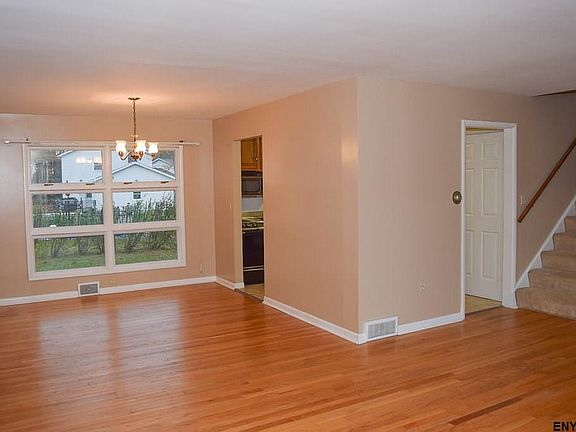 5th image of 32 Beechwood Ave