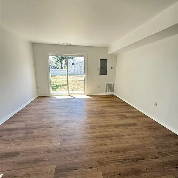 319 Main St #8 — Photo 4
