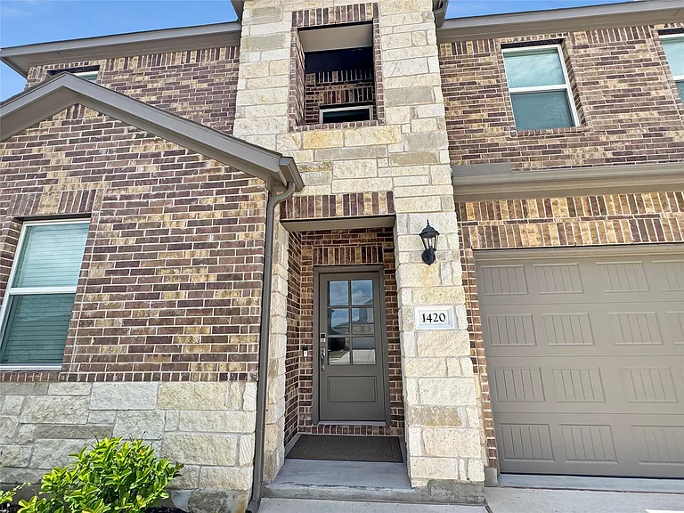 1420 Carvin Way — Photo 3