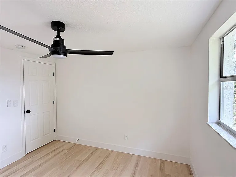 8512 Longboat Ln — Photo 26