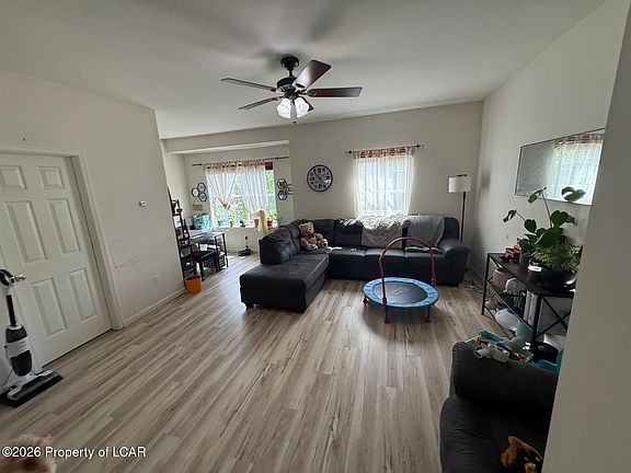 5th image of 11 Nicole Ln
