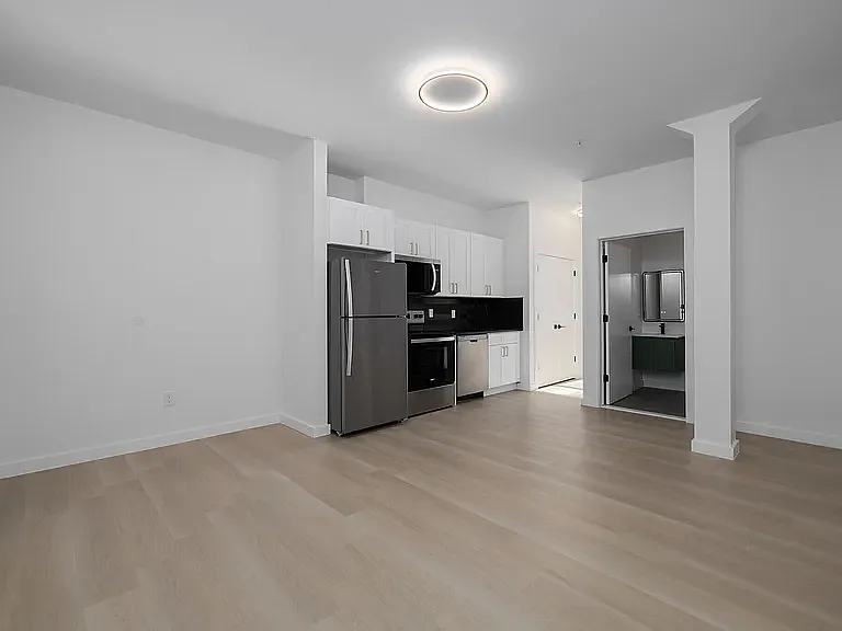 Oasis Apartments — Photo 22