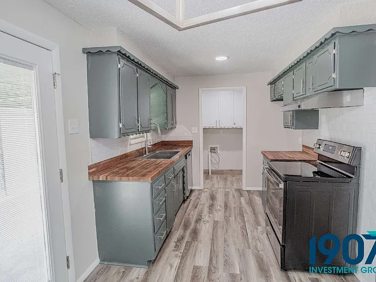 725 Butler St — Photo 8