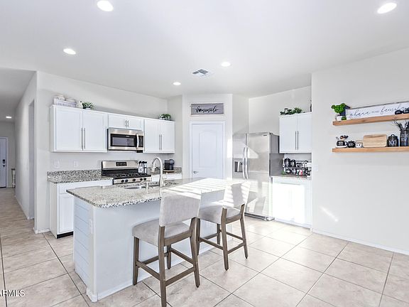 3rd image of 30703 W AMELIA Avenue