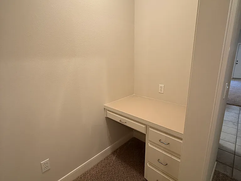 300 Pecan Village Cir #300 — Photo 5
