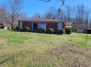 6978 E Holly Grove Rd, Thomasville, NC 27360