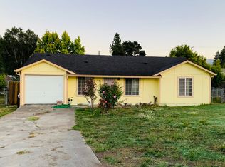 101 Meadow Bridge Ln, Rio Dell, CA 95562