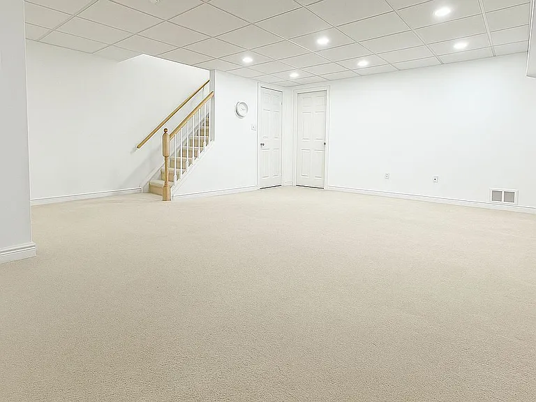 124 Ardsley Cres — Photo 10