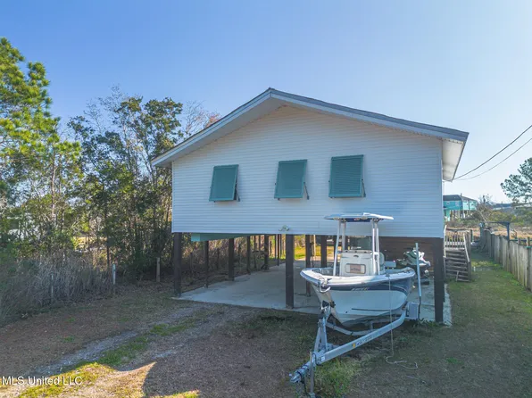 814 Camellia Dr, Bay Saint Louis, MS 39520