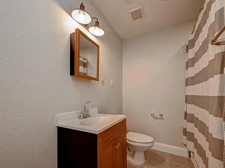 817 Eleanor St — Photo 38