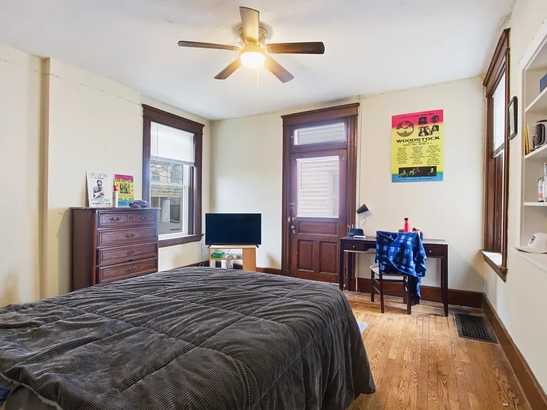 2328 Stratford Ave — Photo 7