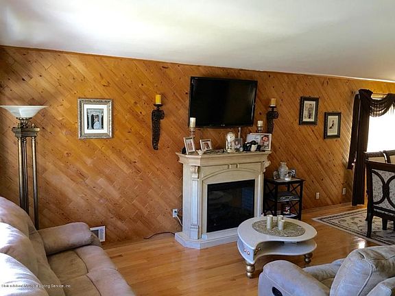 3rd image of 3782 Richmond Ave