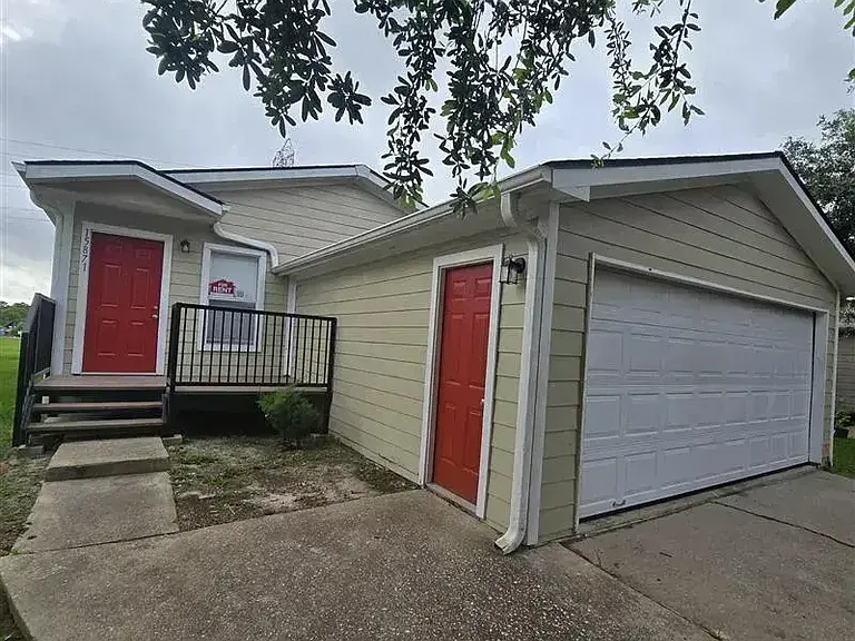 15871 Clarke Springs Dr #15871C — Photo 1