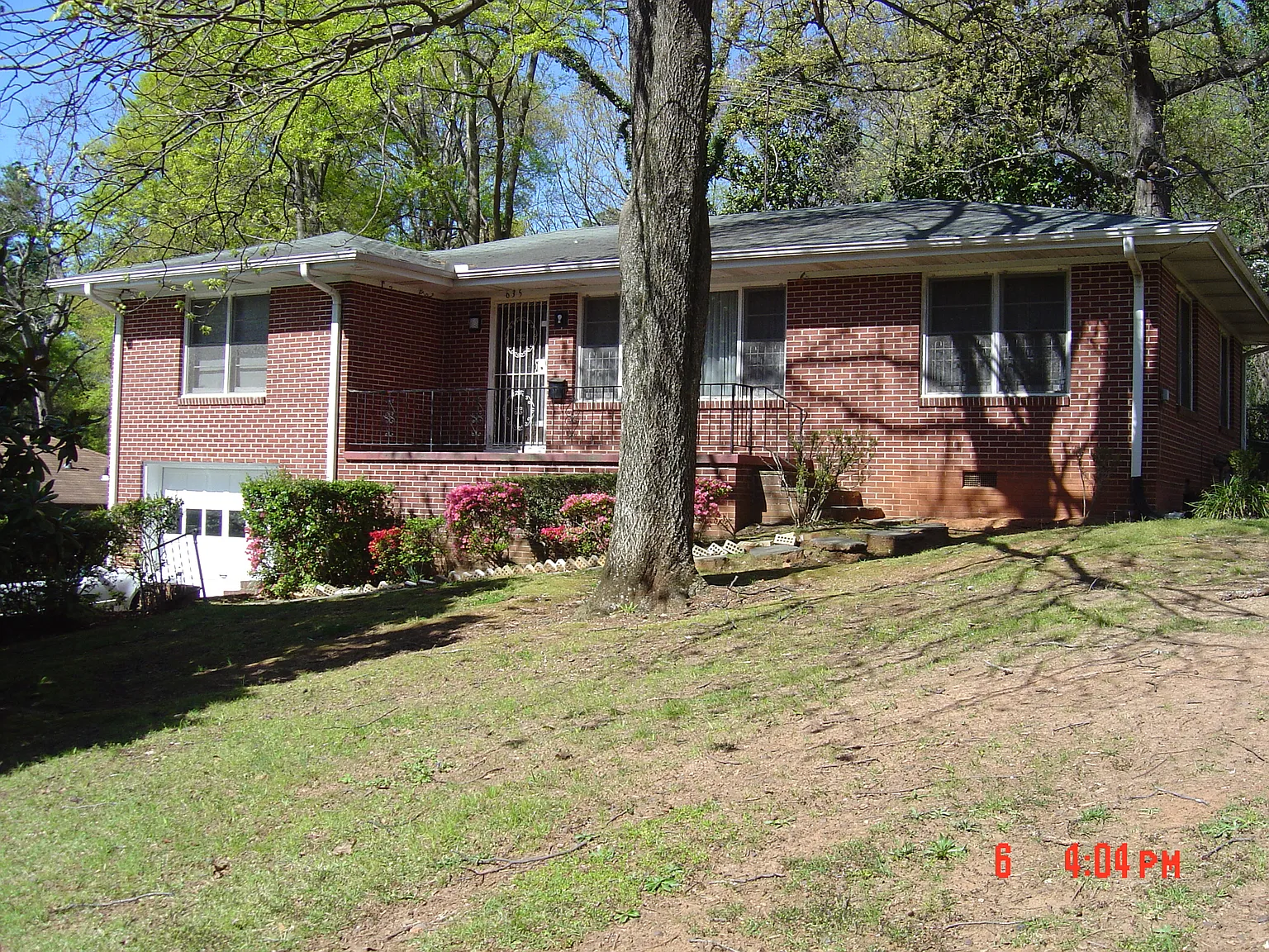 3 bed, 1342 sqft, $1,900 — Photo 1