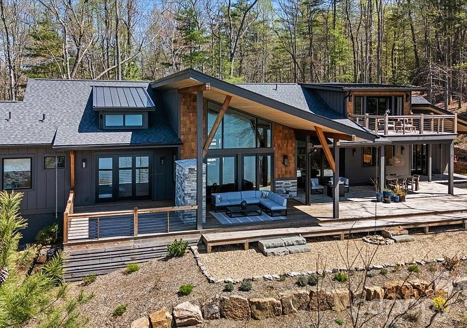 1st image of 984 Eagle Lake Dr