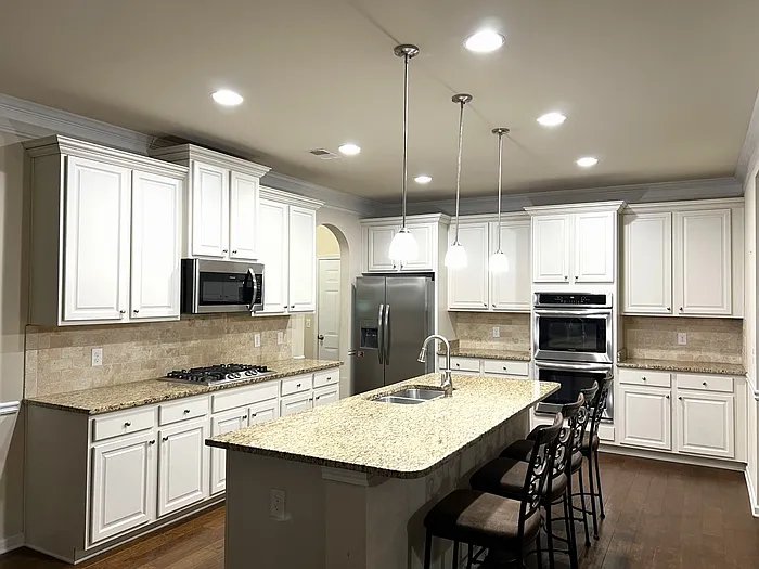 5 bed, 3.5 bath, 3642 sqft, $3,150 — Photo 3