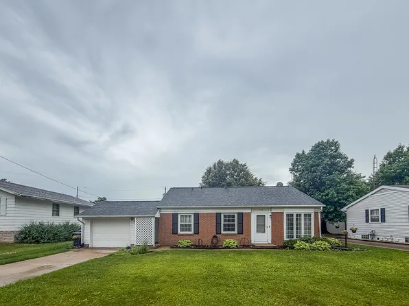 207 Sherwood Way, Bloomington, IL 61701