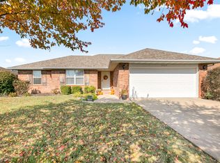 3865 W Ridgeway St, Springfield, MO 65807