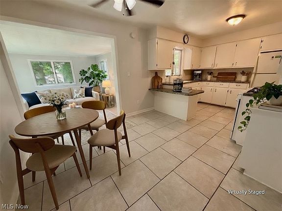 3rd image of 6230 Foxridge Dr