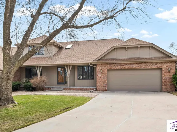 15527 Mason Cir, Omaha, NE 68154