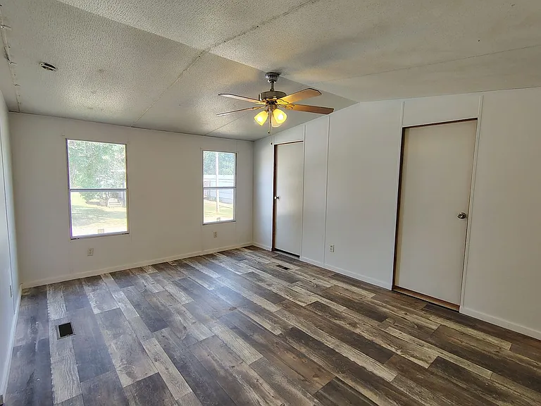 225 Community Dr #2 — Photo 14