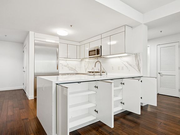 3rd image of 338 Spear St Unit 7A