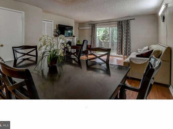 2nd image of 32 Hampshire Dr