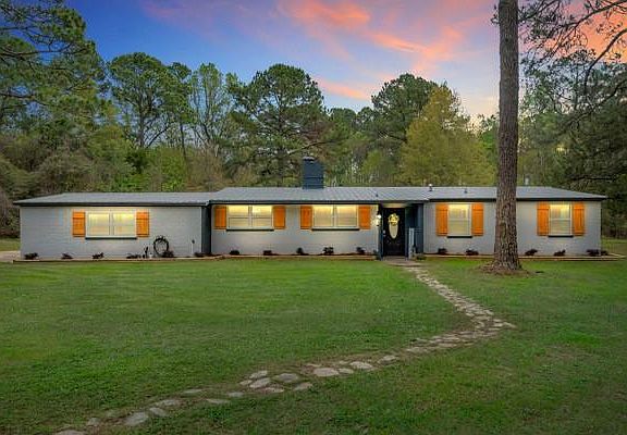 2nd image of 2460 Middle Rd