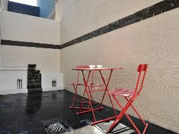 406 Lorimer Street image 1 of 2