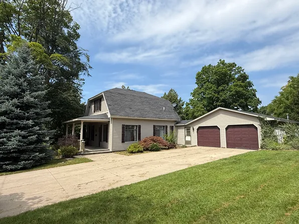 409 W Garfield Ave, Charlevoix, MI 49720