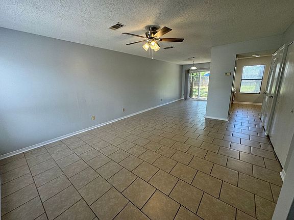 3rd image of 2810 Villa Woods Cir