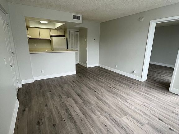 2nd image of 718 Executive Center Dr APT 21