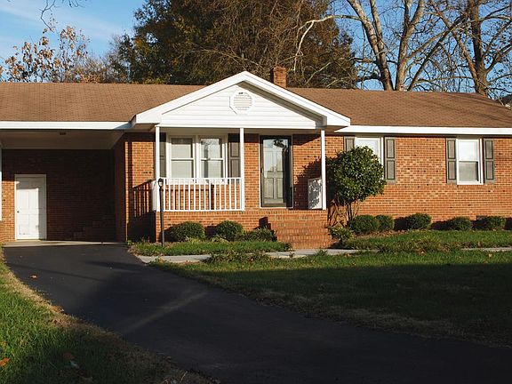 Car port area. Owners maintain lawn.