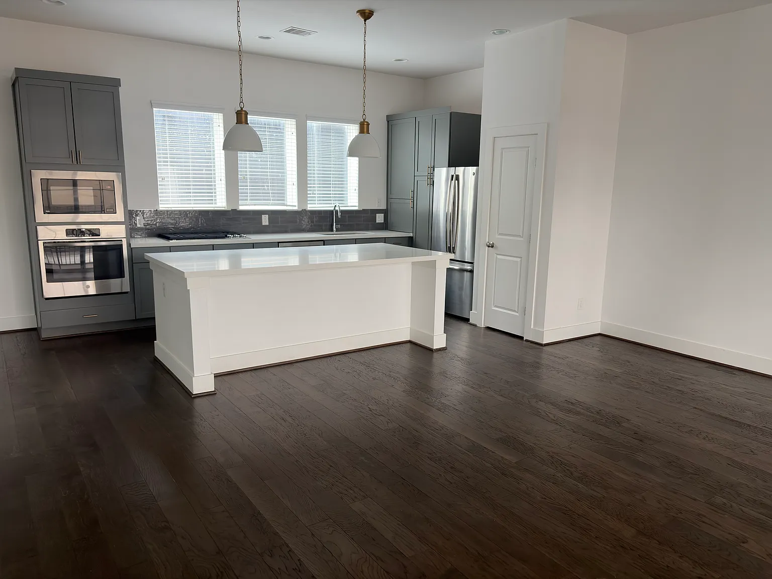 3 bed, 3.5 bath, 2163 sqft, $3,200 — Photo 4