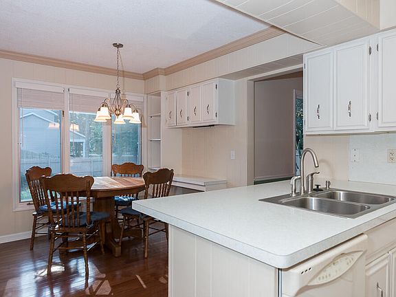 4th image of 10197 Point O Woods Dr