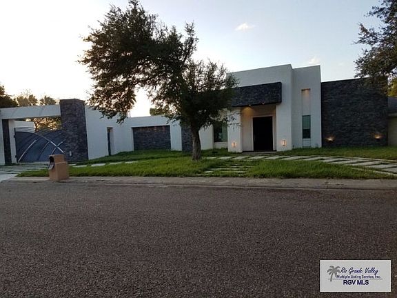 2nd image of 7 Shadowbrook Ln
