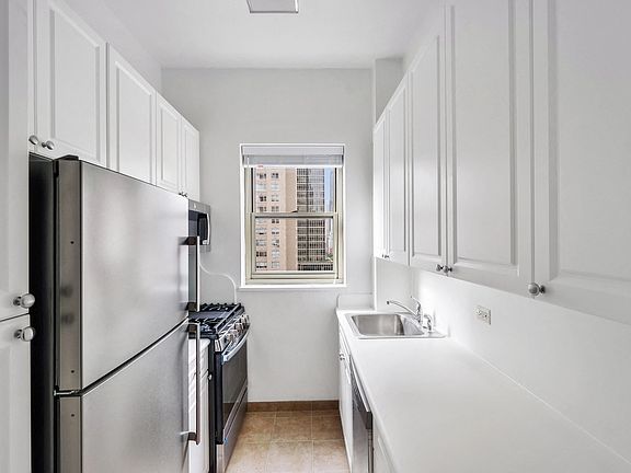 3rd image of 300 E 57th St APT 10J