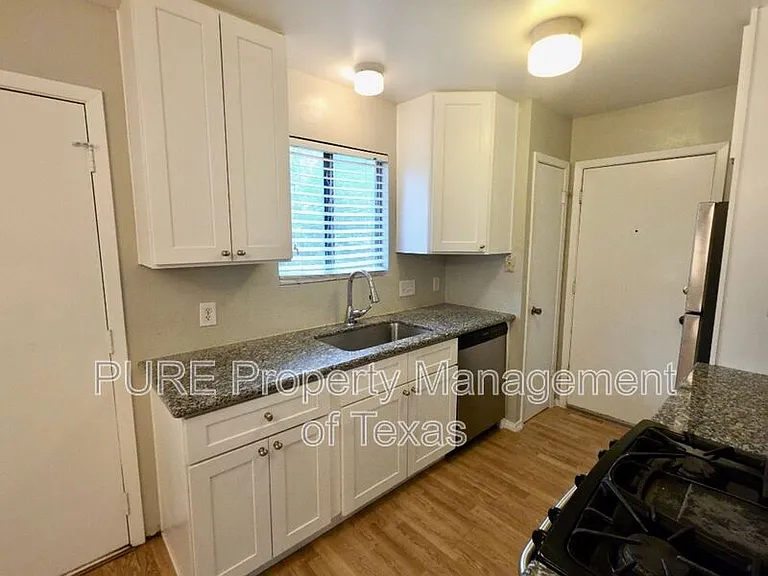 8508 Romney Rd — Photo 8
