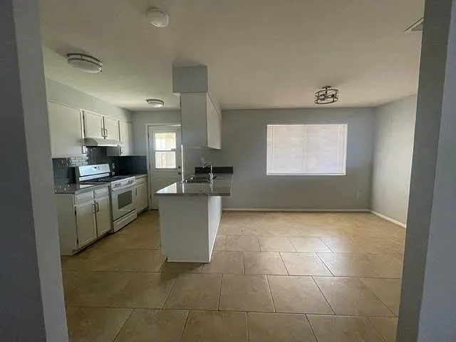 4823 W Coronado Rd — Photo 12