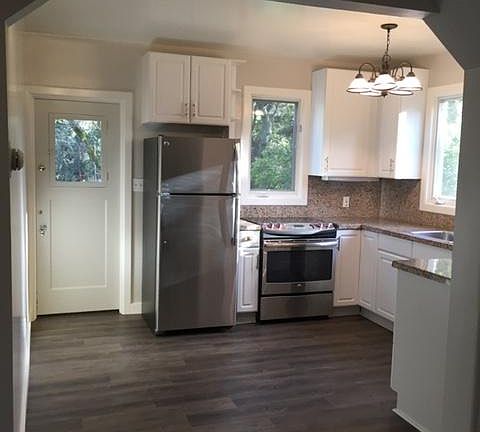 3rd image of 388B Albion Ave
