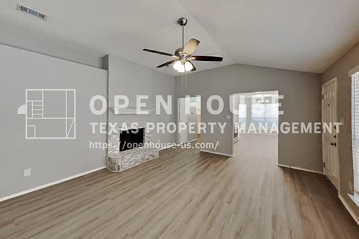 3 bed, 2.0 bath, 1344 sqft, $1,925 — Photo 3