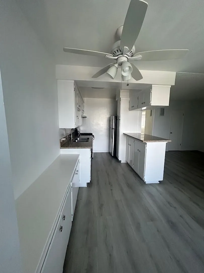 Slauson 4215-4219 — Photo 1