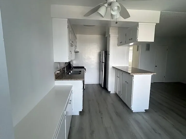 Slauson 4215-4219 — Photo 1
